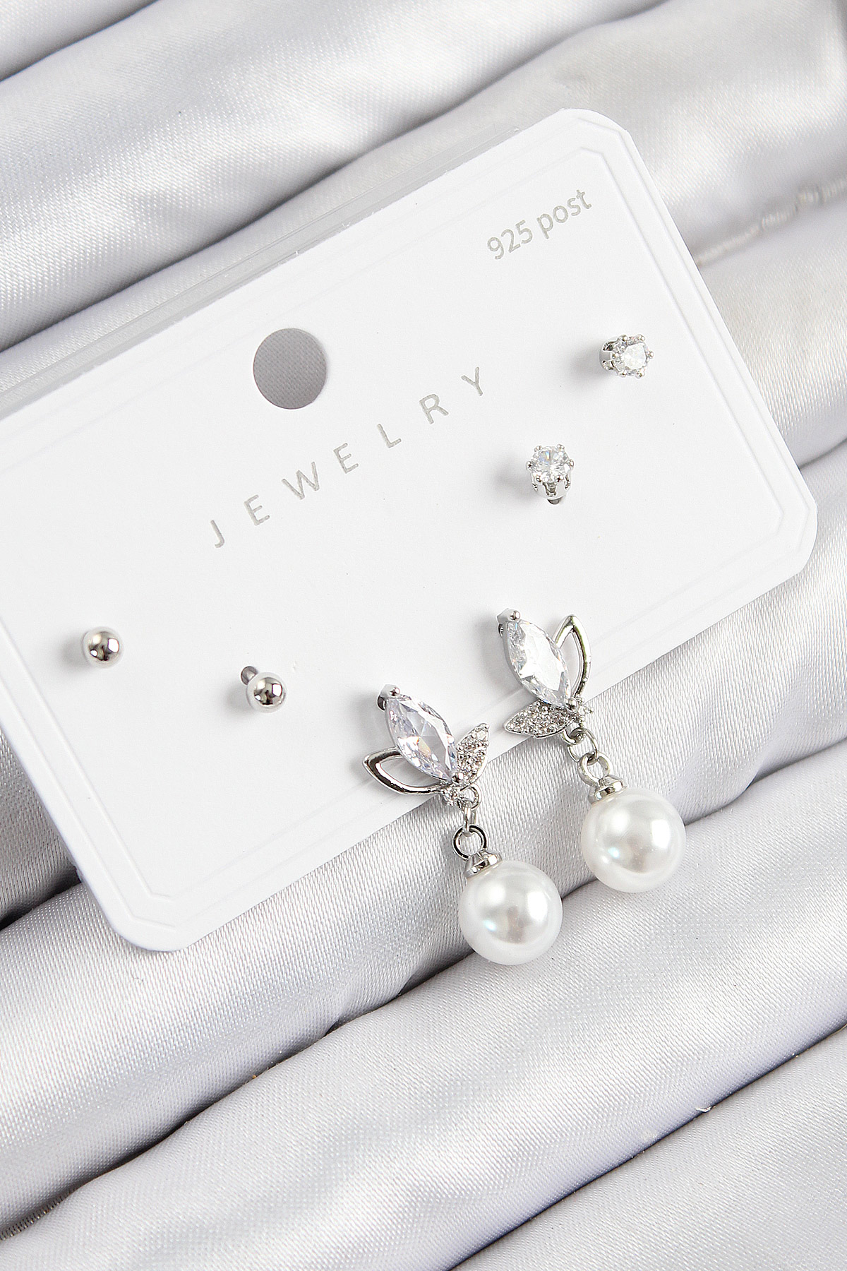 Pirinç Zirkon Taşlı İnci Sallantılı Damla Model Gümüş Renk 925 Ayar Gümüş Çivi Kadın Küpe Set BKP11183