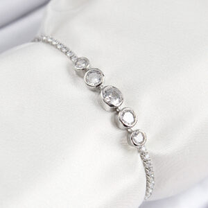 Pirinç Zirkon Taşlı Sıralı Daire Model Gümüş Renk Asansörlü Kadın Bileklik BB7718