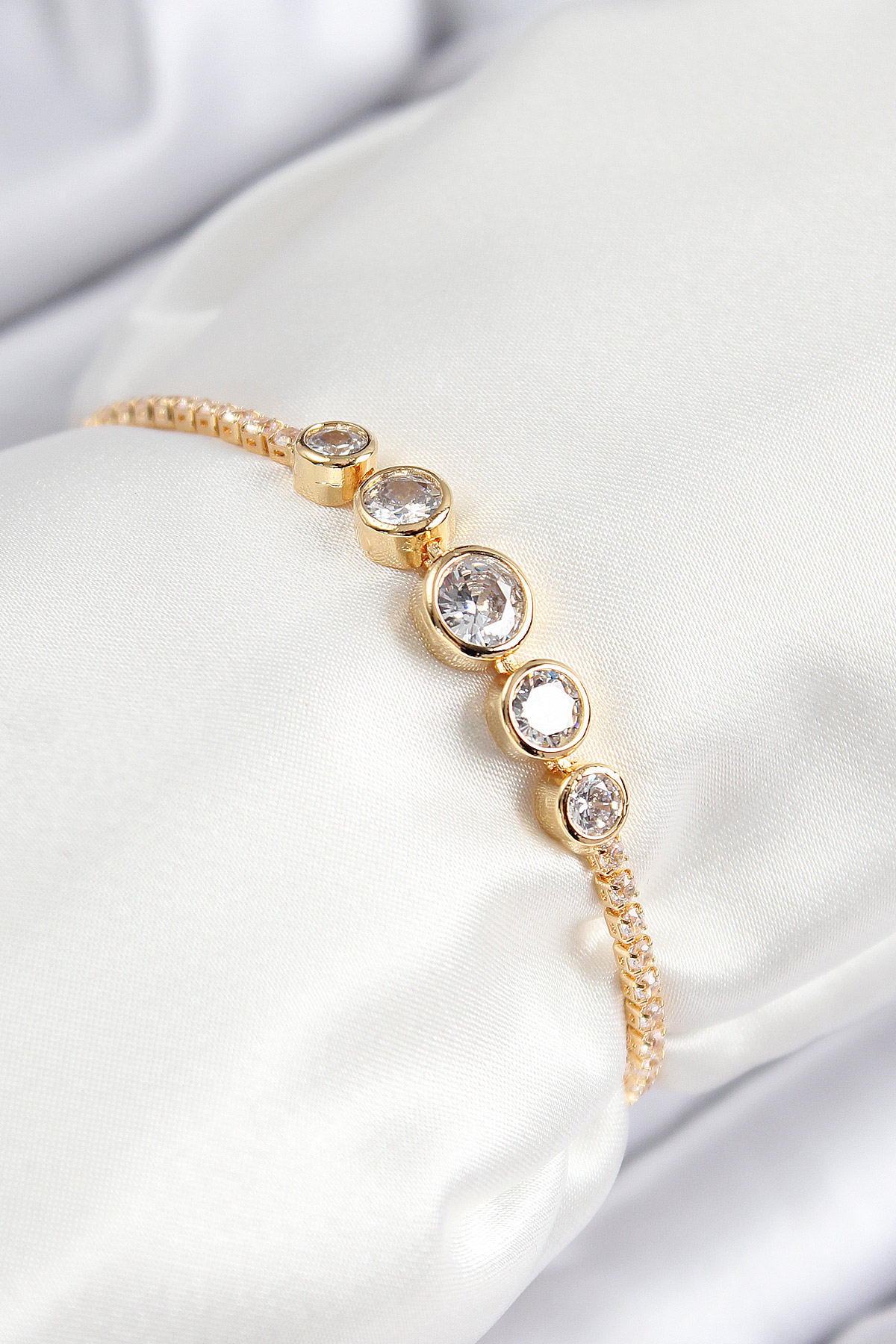 Pirinç Zirkon Taşlı Sıralı Daire Model Gold Renk Asansörlü Kadın Bileklik BB7719