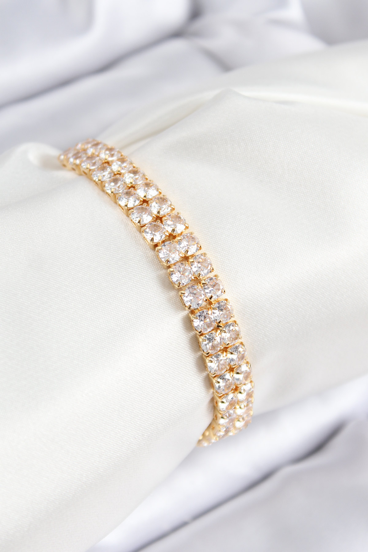 Pirinç Zirkon Taşlı Çift Sıra Kare Model Gold Renk Asansörlü Kadın Bileklik BB7731