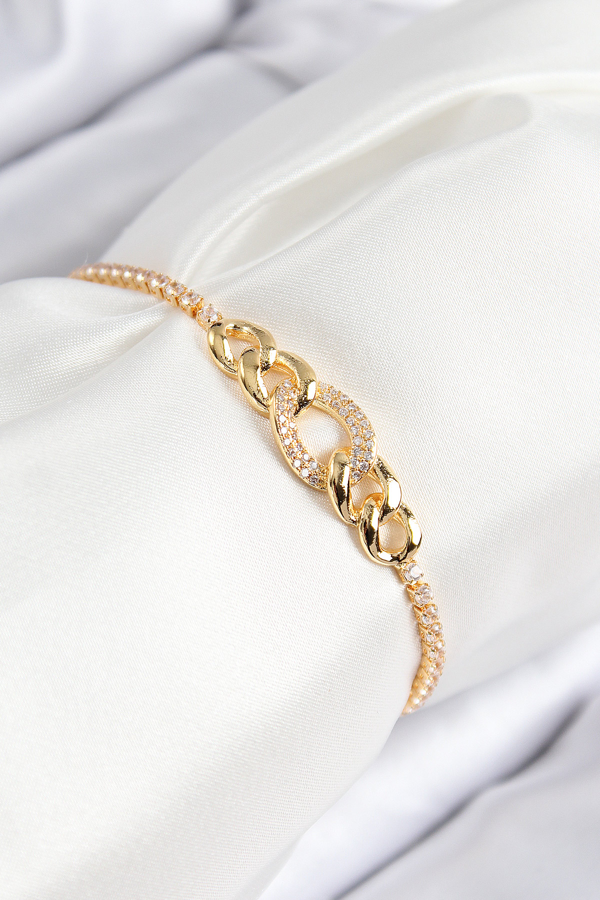 Pirinç Zirkon Taşlı Zincir Model Gold Renk Asansörlü Kadın Bileklik BB7735