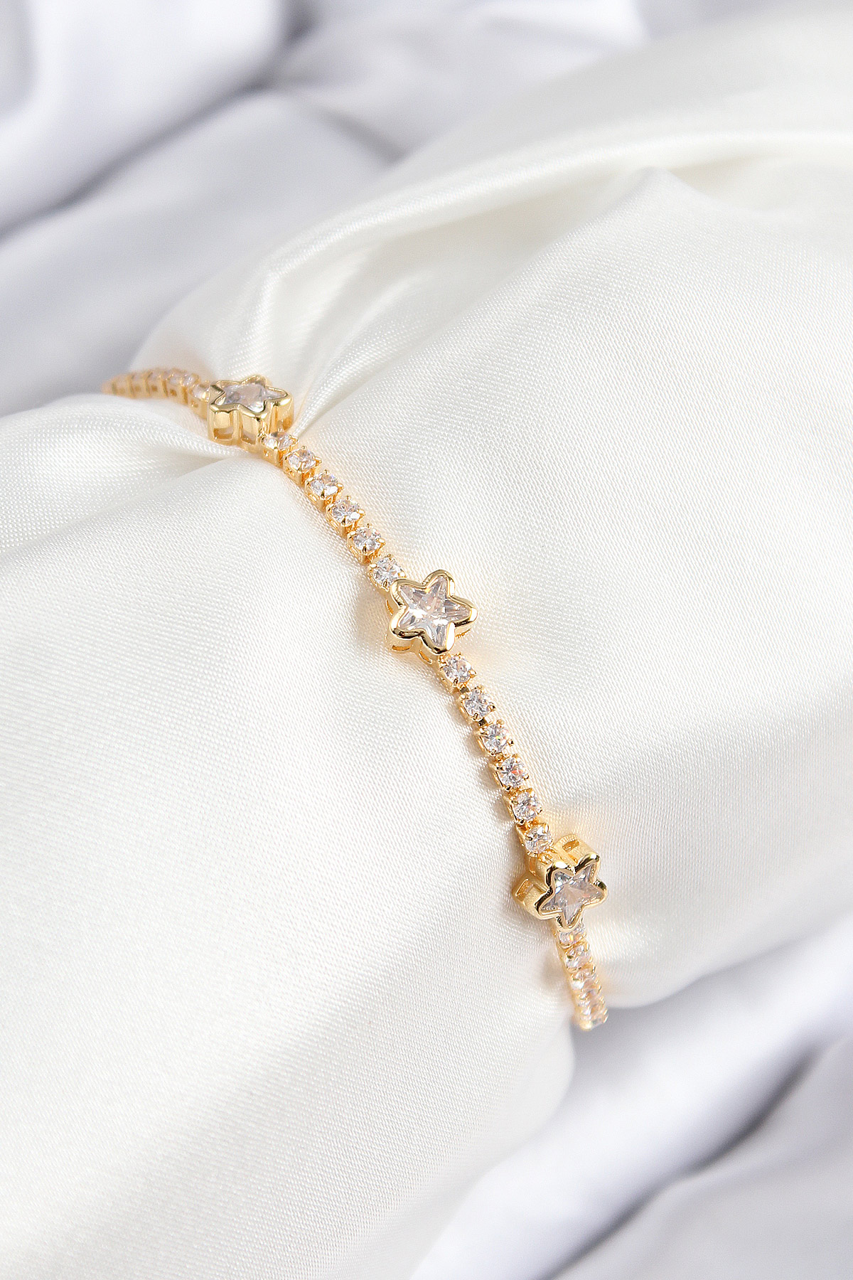 Pirinç Zirkon Taşlı Yıldız Model Gold Renk Asansörlü Kadın Bileklik BB7737