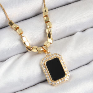 316L Çelik Zirkon Taşlı Siyah Baget Model Gold Renk Kadın Kolye BKO10480