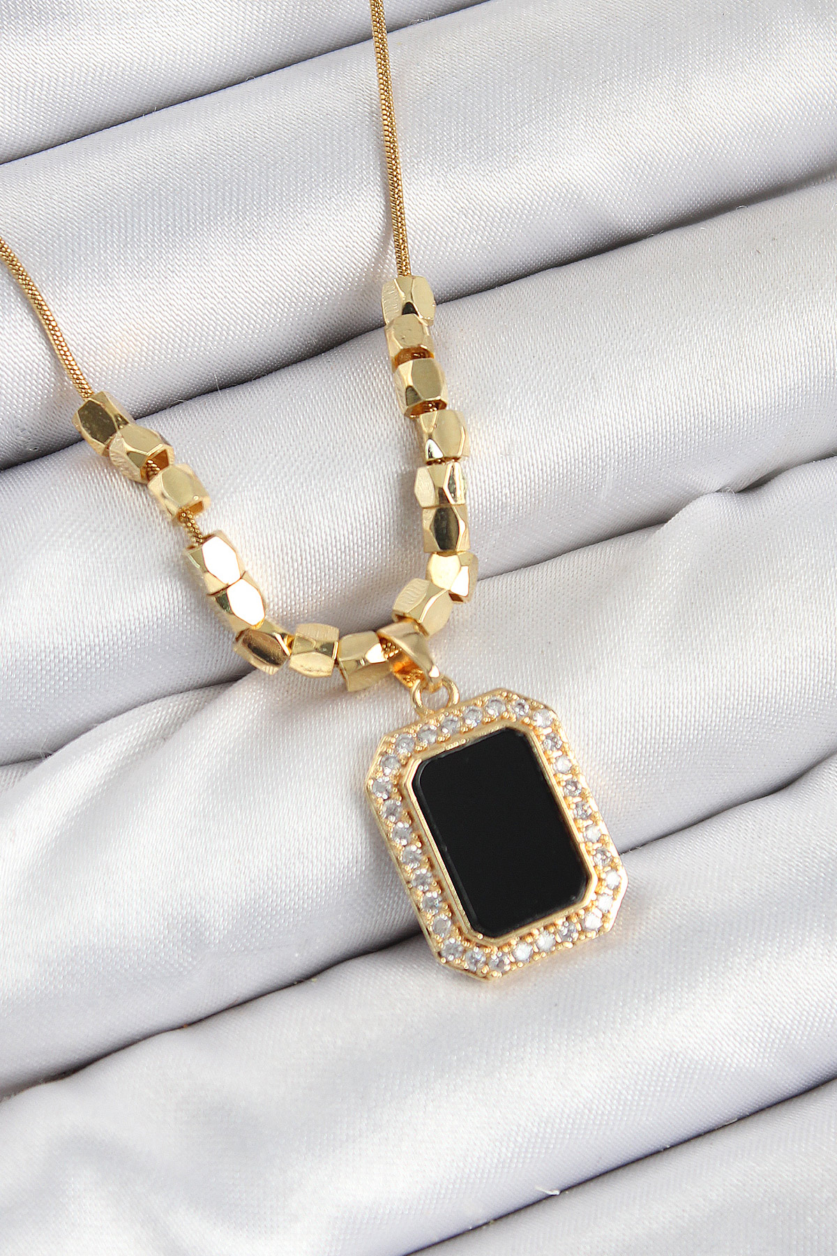 316L Çelik Zirkon Taşlı Siyah Baget Model Gold Renk Kadın Kolye BKO10480