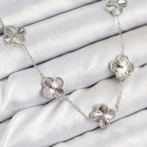 Pirinç VIP Yonca Model Gümüş Renk Kadın Kolye BKO10483