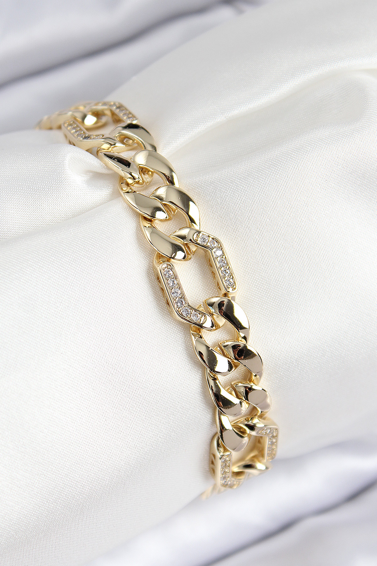 VIP Pirinç Zirkon Taşlı Parçalı Zincir Model Gold Renk Kadın Bileklik BB7767