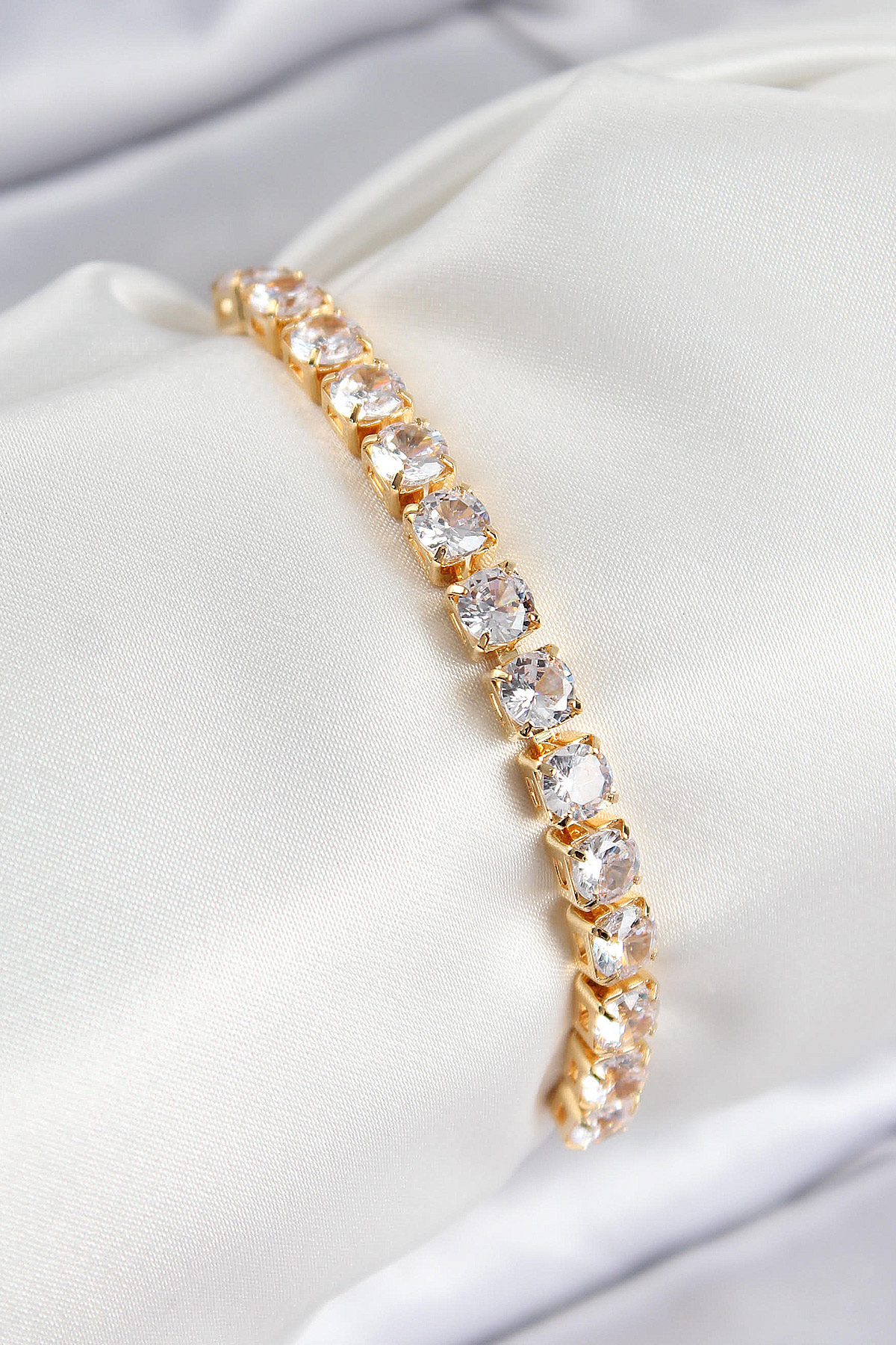 Pirinç Zirkon Taşlı Kare Model Gold Renk Asansörlü Kadın Bileklik BB7792