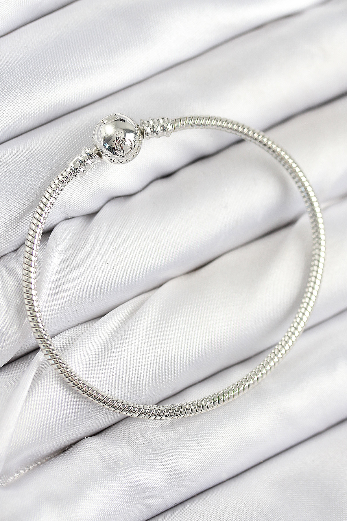 Pirinç Charm Topcuk Model Gümüş Renk Kadın Bileklik BB7801