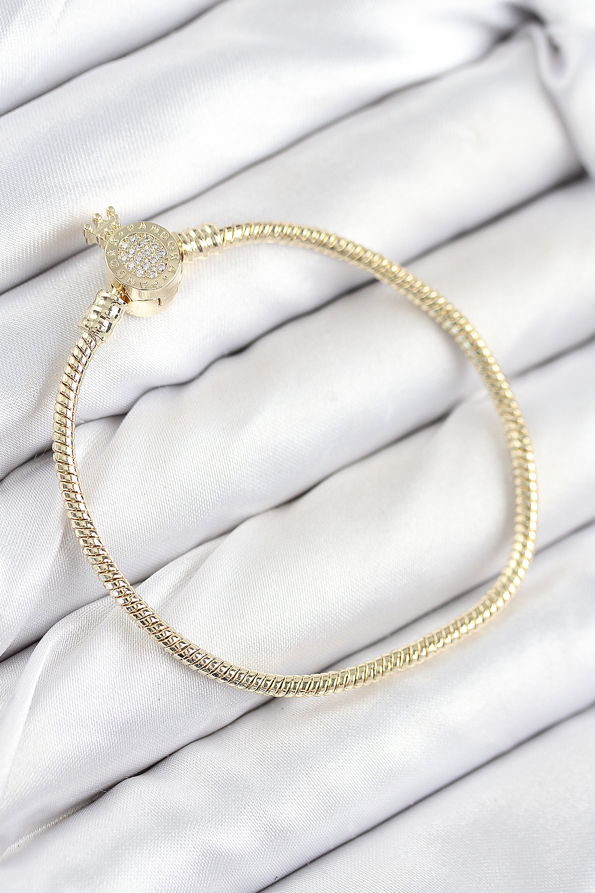 Pirinç Charm Zirkon Taşlı Taç Model Gold Renk Kadın Bileklik BB7808