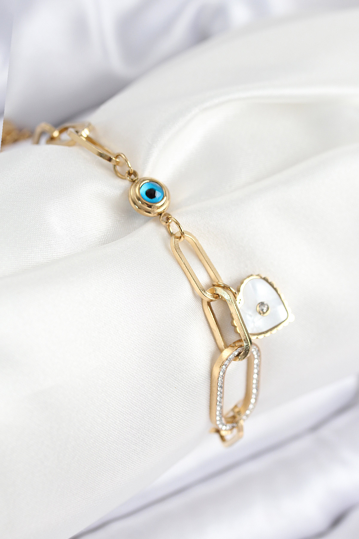 316L Çelik Nazar Boncuğu Ve Zirkon Taşlı Kalp Model Gold Renk Kadın Bileklik BB7837