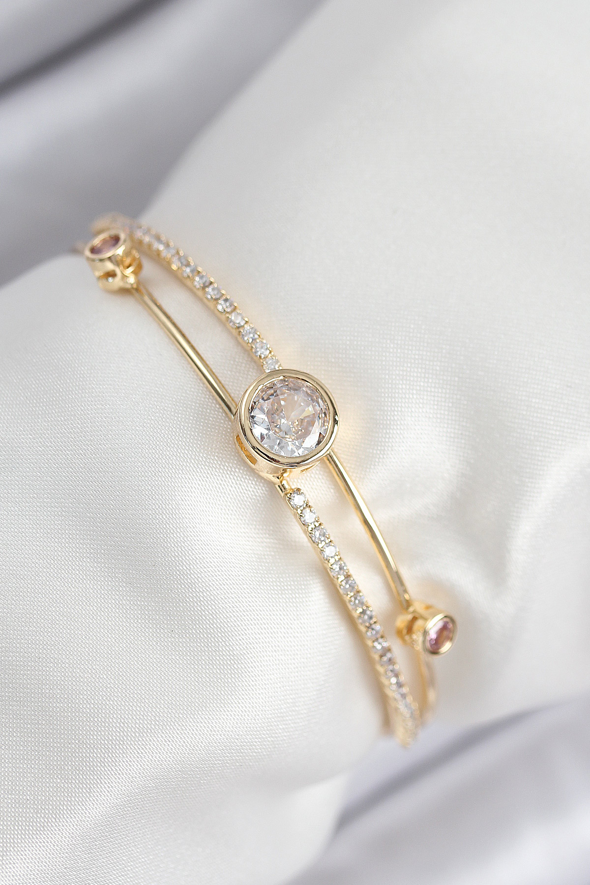 Pirinç Zirkon Taşlı Pırlanta Model Gold Renk Kadın Bileklik BB7879