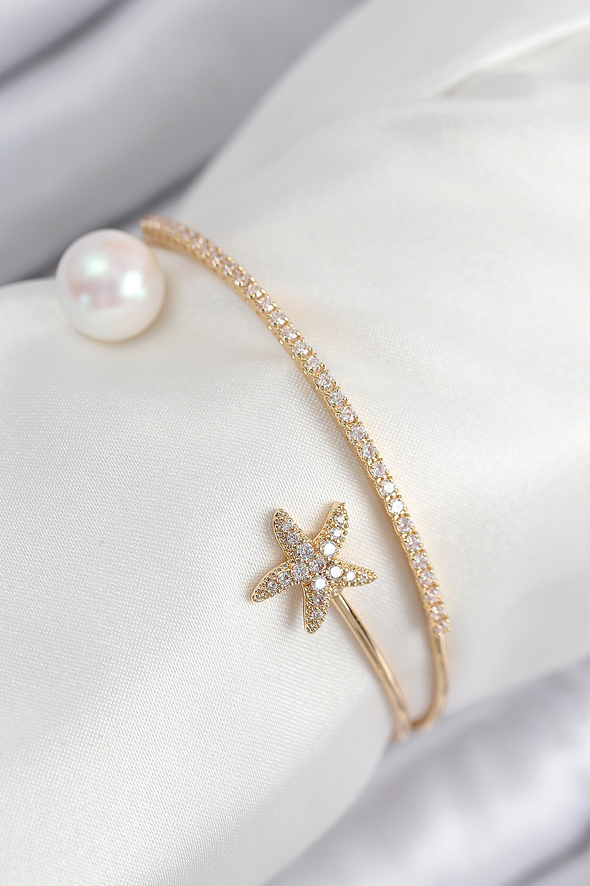 Pirinç Zirkon Taşlı Yıldız Ve İnci Model Gold Renk Kadın Bileklik BB7883