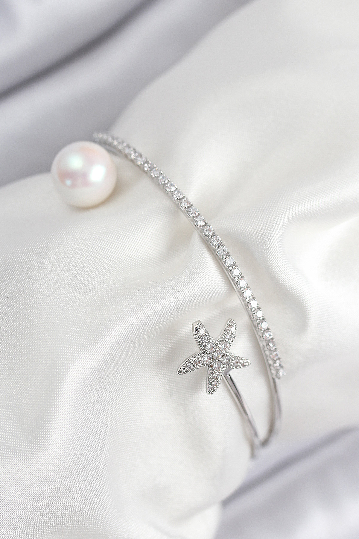 Pirinç Zirkon Taşlı Yıldız Ve İnci Model Gümüş Renk Kadın Bileklik BB7884