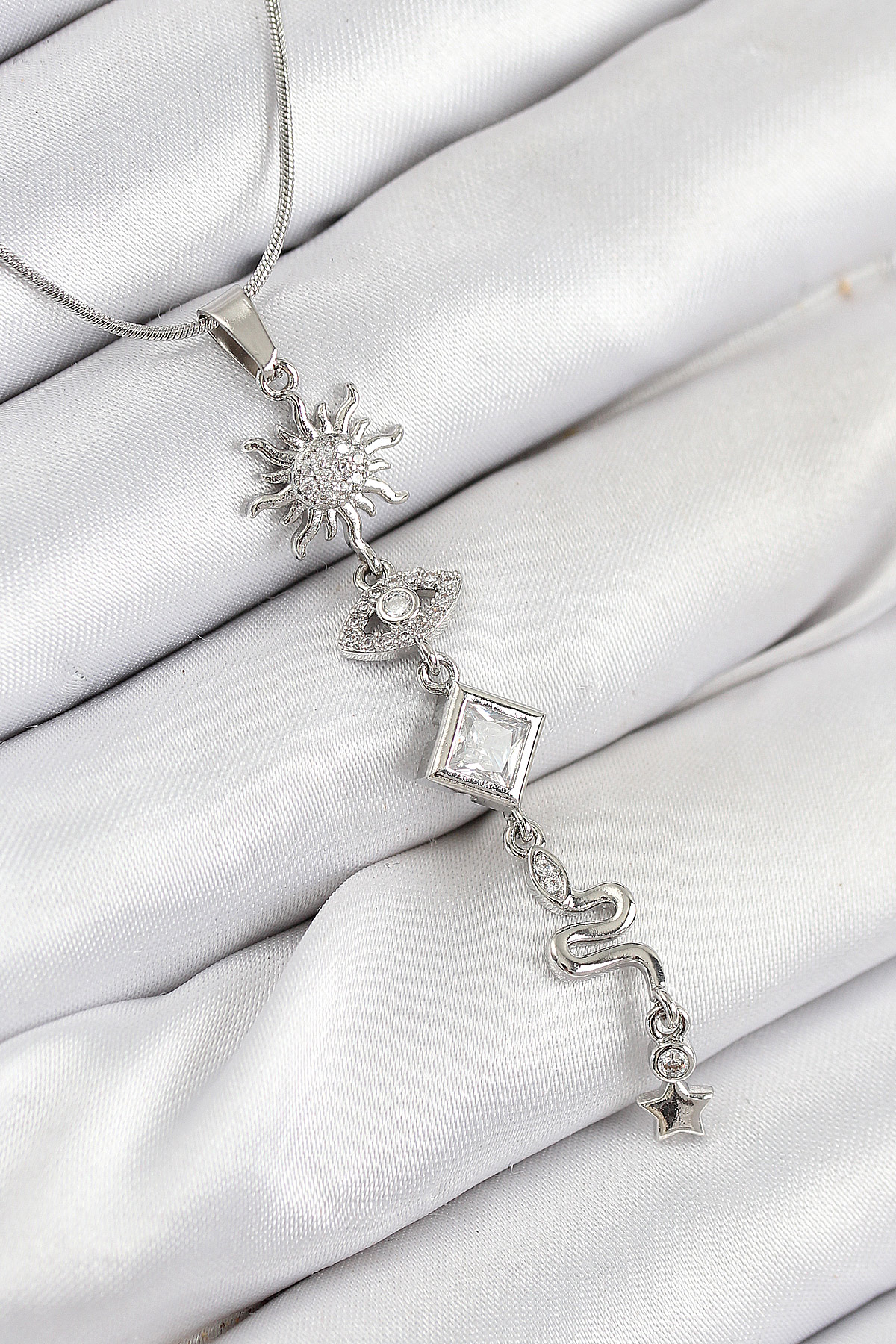 316L Çelik Zirkon Taşlı Güneş Ve Ay Enerji Model Gümüş Renk Kadın Kolye BKO10551