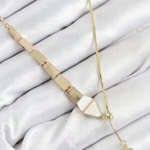 Pirinç Yılan Model Gold Renk Asansörlü Kadın Kolye BKO10552