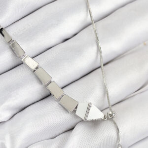 Pirinç Yılan Model Gümüş Renk Asansörlü Kadın Kolye BKO10553