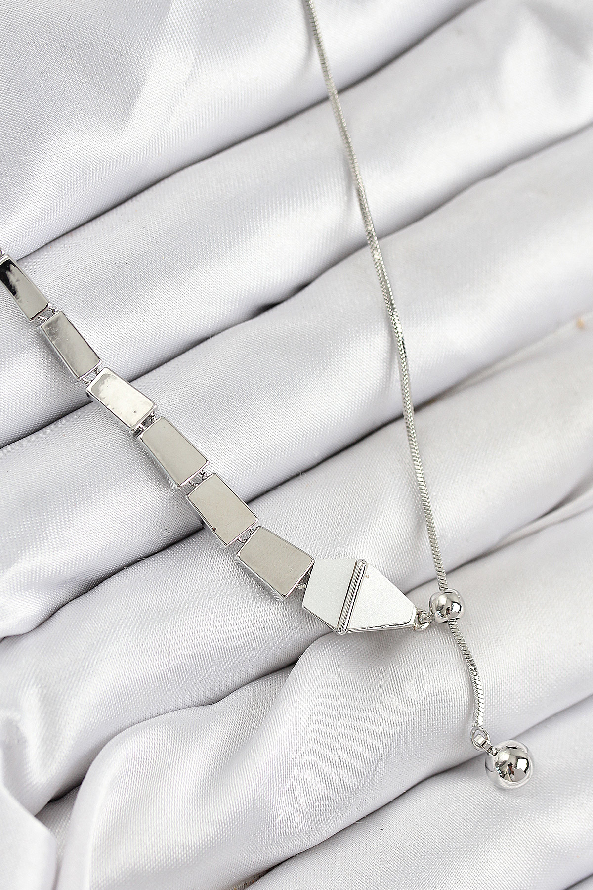 Pirinç Yılan Model Gümüş Renk Asansörlü Kadın Kolye BKO10553