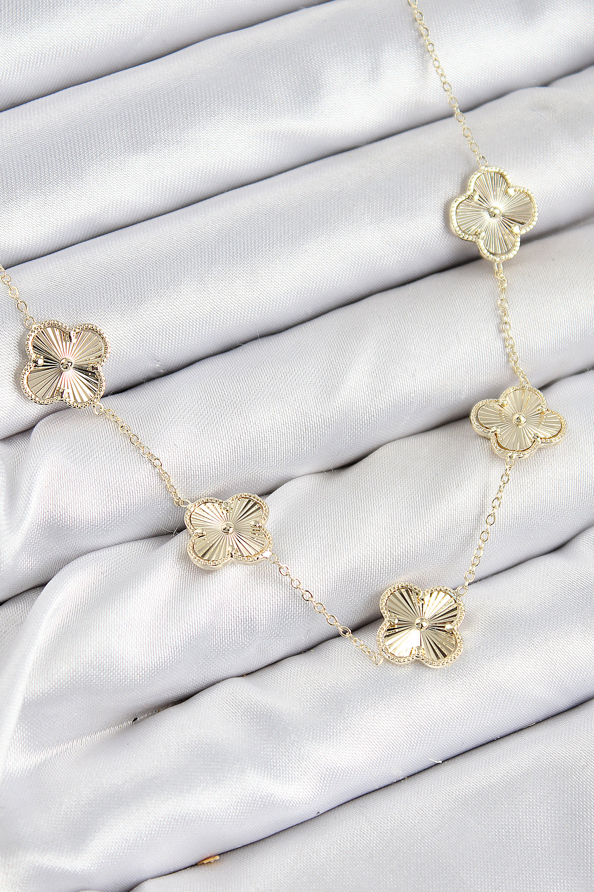 Pirinç VIP Yonca Model Gold Renk Kadın Kolye BKO10484