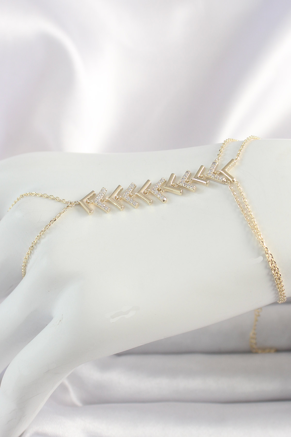 Pirinç Gold Renk Zirkon Taşlı V Model Kadın Şahmeran SN631