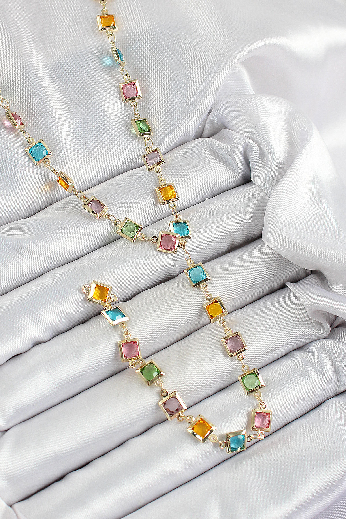 Pirinç Asorti Kare Model Gold Renk Zirkon Taşlı Y Kolye BKO10253