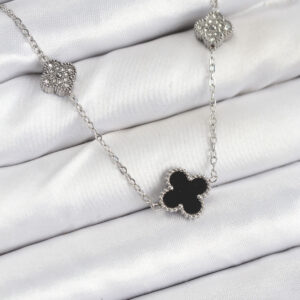 316L Çelik Zincir Gümüş Renk Siyah ve Zirkon Taşlı Yonca Kadın Kolye BKO10589