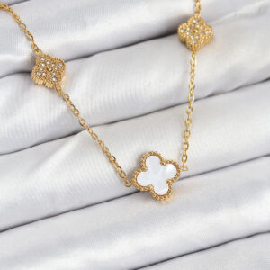 316L Çelik Zincir Gold Renk Beyaz ve Zirkon Taşlı Yonca Kadın Kolye BKO10590