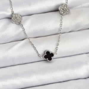 316L Çelik Zincir Gümüş Renk Siyah ve Zirkon Taşlı Baby Boy Yonca Kadın Kolye BKO10591