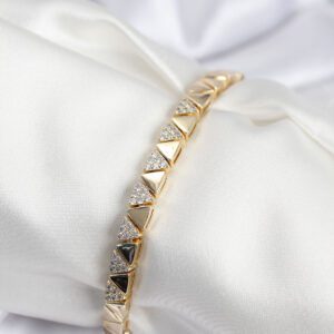 Pirinç VIP Seri Gold Renk Sıralı Üçgen Model Kadın Bileklik BB7942