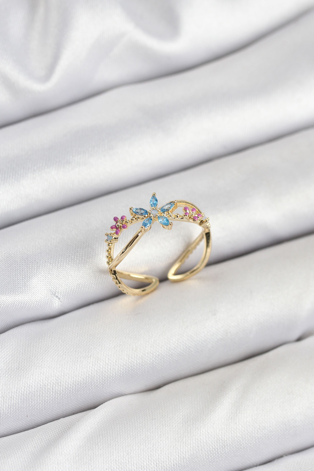 Pirinç Gold Renk Zirkon Taşlı Mavi Çiçekli Kadın Yüzük BYK3834