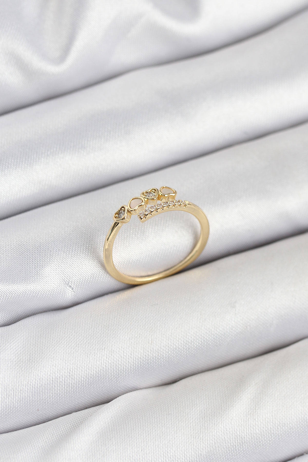 Pirinç Gold Renk Kalpli Detaylı Zirkon Taşlı Kadın Yüzük BYK3840