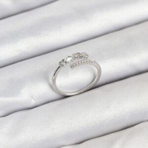 Pirinç Gümüş Renk Kalpli Detaylı Zirkon Taşlı Kadın Yüzük BYK3841