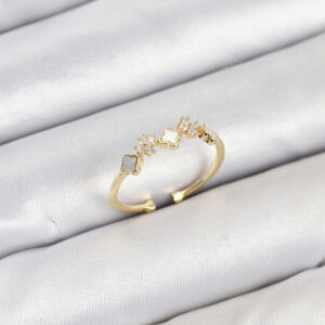 Pirinç Gold Renk Minimal Yonca Detaylı Kadın Yüzük BYK3842