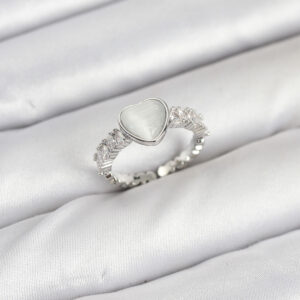 Pirinç Gümüş Renk Zirkon Taşlı Kalpli Kadın Yüzük BYK3857