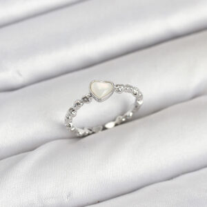 Pirinç Gümüş Renk Kalpli Model Kadın Yüzük BYK3875