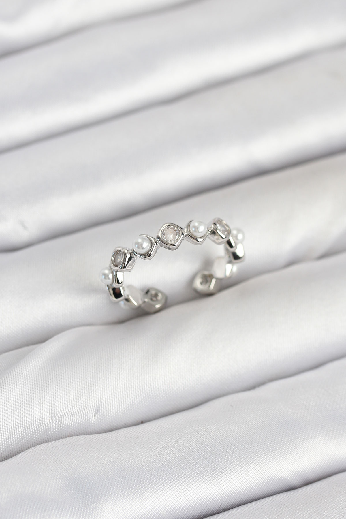 Pirinç Gümüş Renk Zirkon Taşlı İncili Kadın Yüzük BYK3877