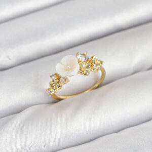 Pirinç Gold Renk Çiçek Model Zirkon Taşlı Kadın Yüzük BYK3878