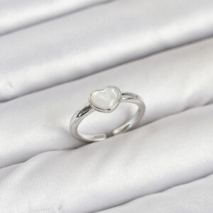 Pirinç Gümüş Renk Kalpli Kadın Yüzük BYK3881