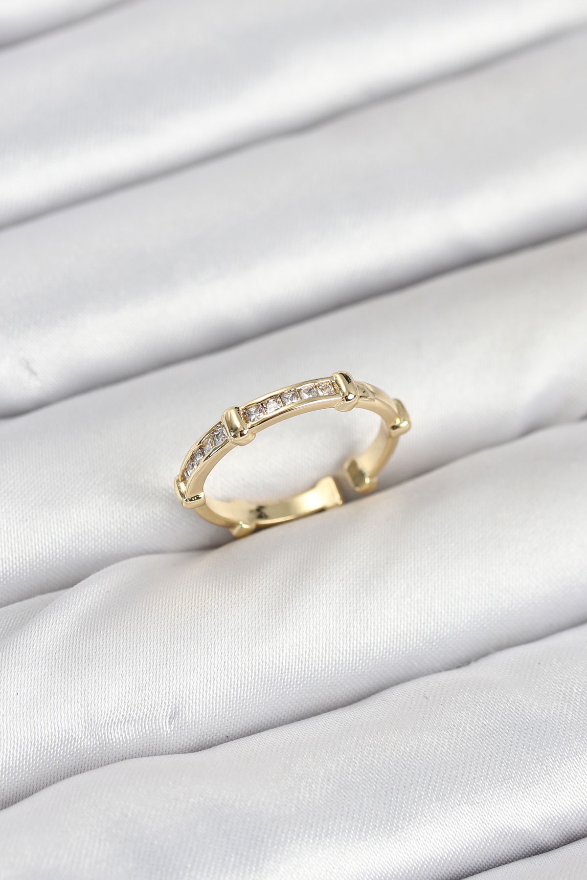 Pirinç Gold Renk Kemik Model Zirkon Taşlı Kadın Yüzük BYK3888