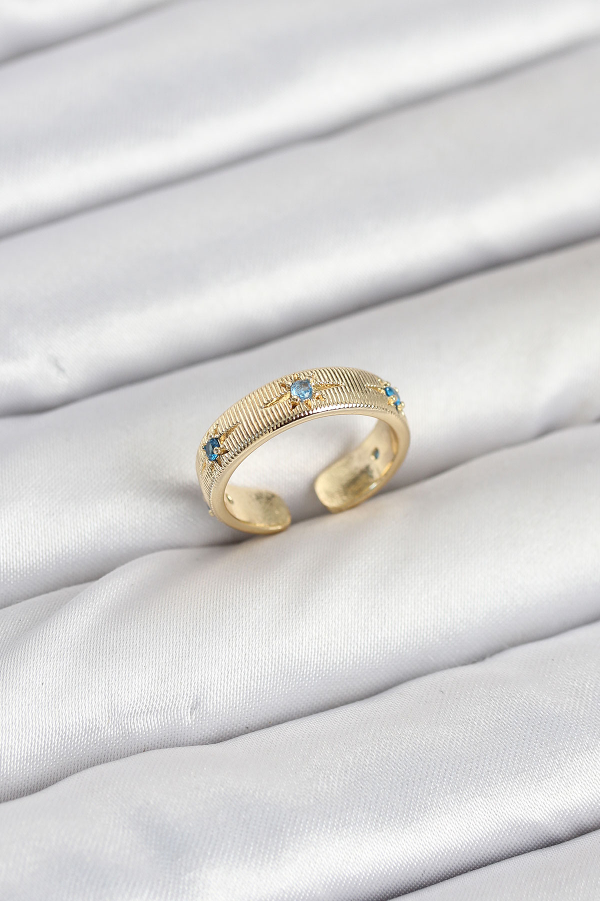 Pirinç Gold Renk Mavi Zirkon Taşlı Kutup Yıldızı Model Kadın Yüzük BYK3896