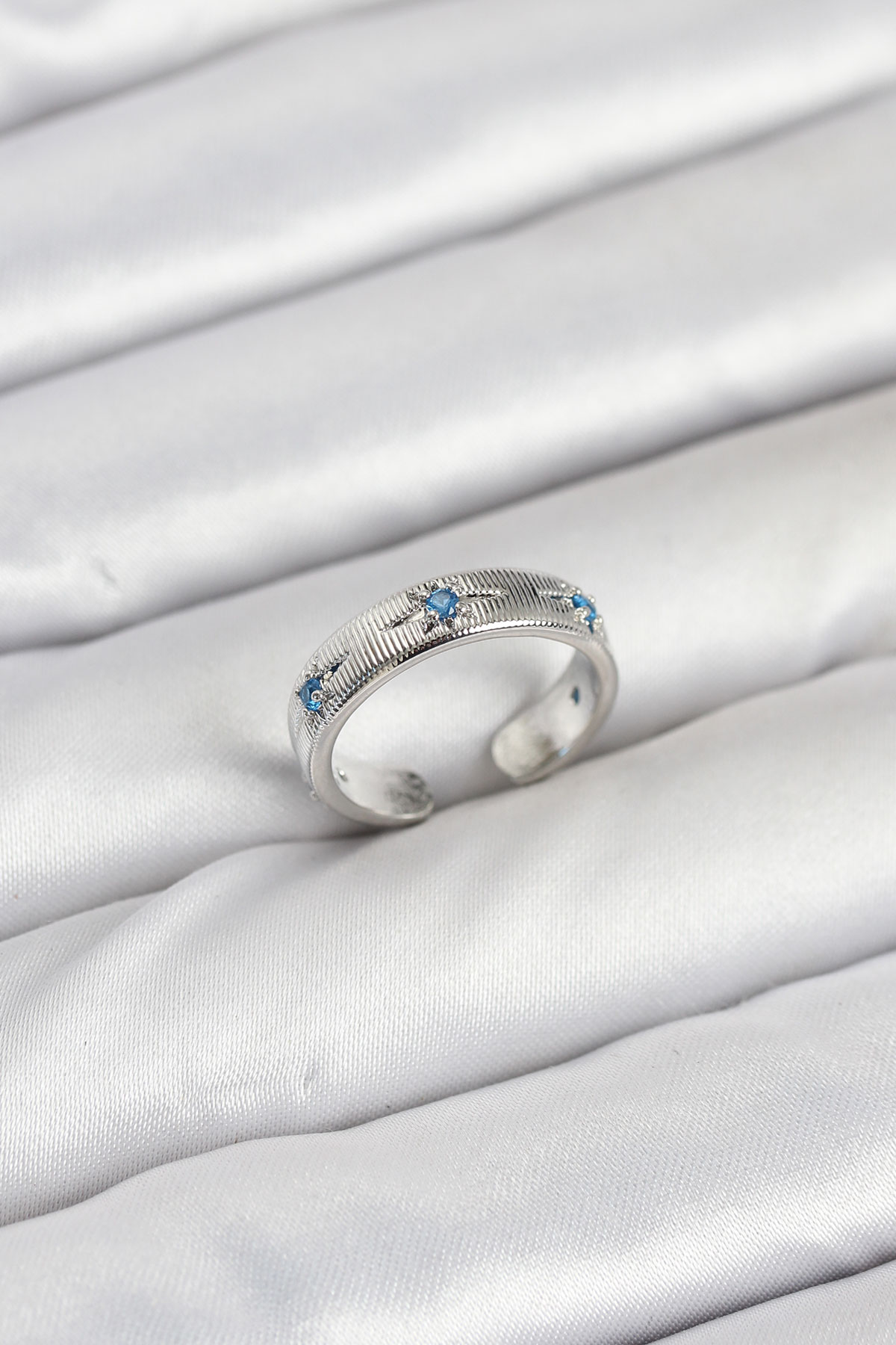 Pirinç Gümüş Renk Mavi Zirkon Taşlı Kutup Yıldızı Model Kadın Yüzük BYK3897