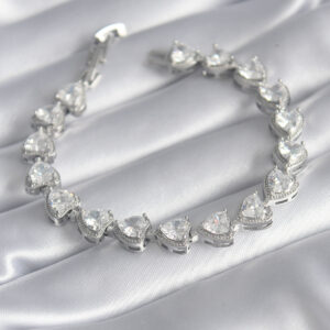 Pirinç Gümüş Renk Zirkon Taşlı Kalp Model VIP Seri Kadın Bileklik BB5844