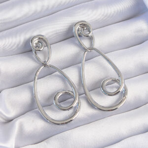 Pirinç Gümüş Renk Kıvrımlı Sallantılı Küpe BKP9236