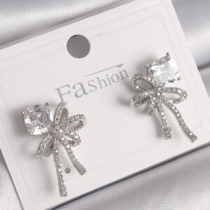 Pirinç Gümüş Renk Zirkon Taşlı Kurdele Model Kadın Küpe BKP9775