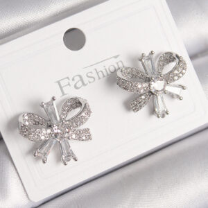 Pirinç Gümüş Renk Zirkon Taşlı Fiyonk Model Kadın Küpe BKP9779