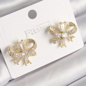 Pirinç Gold Renk Zirkon Taşlı Fiyonk Model Kadın Küpe BKP9780