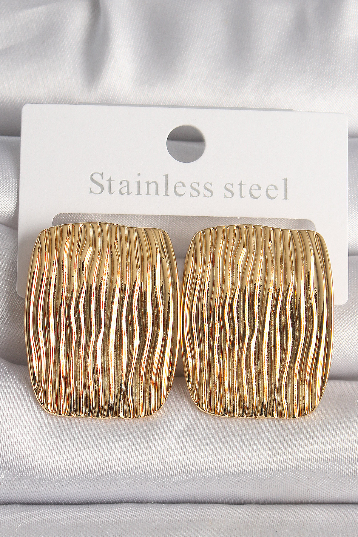 Pirinç Gold Renk İşlemeli Kare Plaka Model Kadın Küpe BKP10145