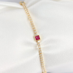 Pirinç Zirkon Taşlı Kare Model Gold Renk Kadın Bilekilk BB7660