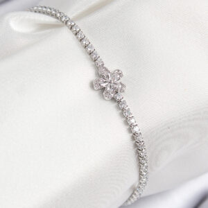 Pirinç Zirkon Taşlı Çiçek Model Gümüş Renk Kadın Bileklik BB7860