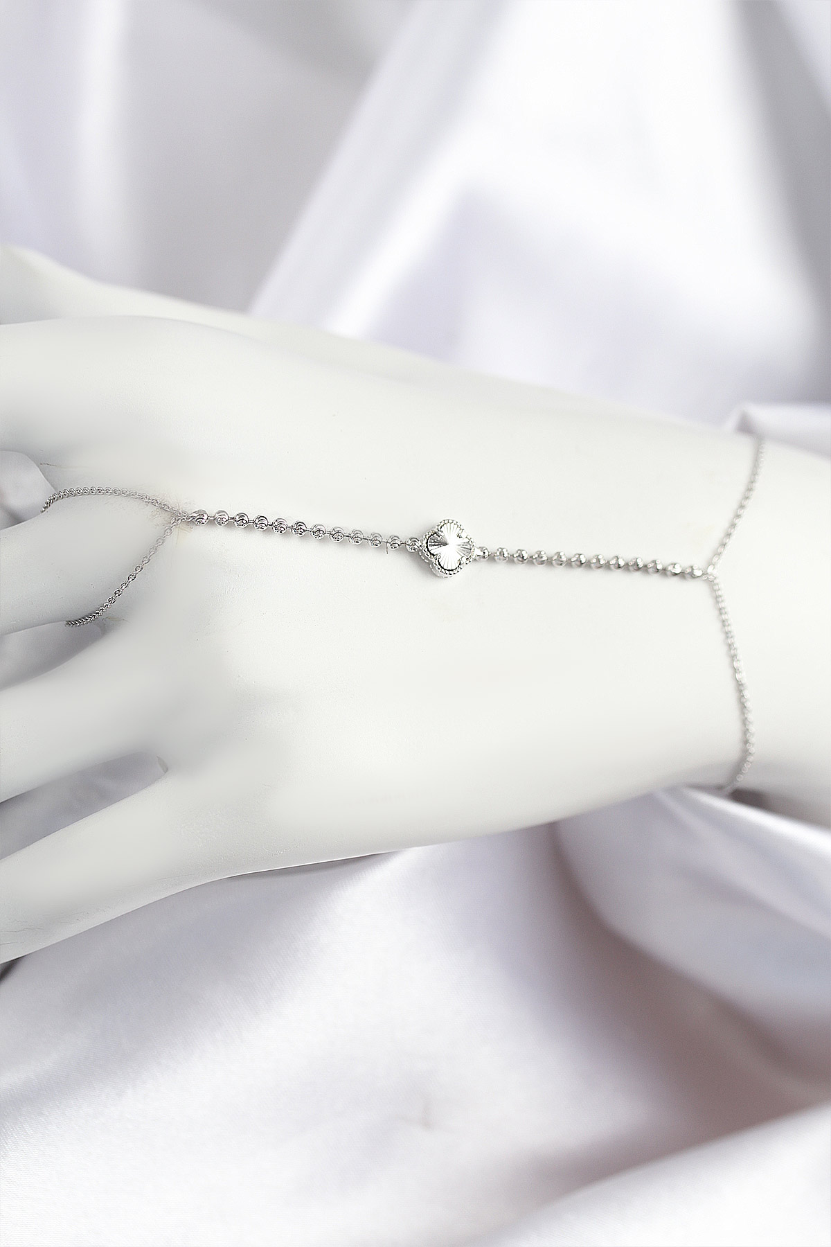 Pirinç Zirkon Taşlı Yonca Model Gümüş Renk Şahmeran SN718