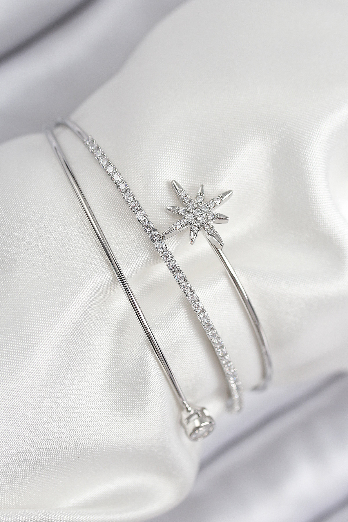 Pirinç Zirkon Taşlı Kutup Yıldızı Model Gümüş Renk Kadın Bileklik BB7904